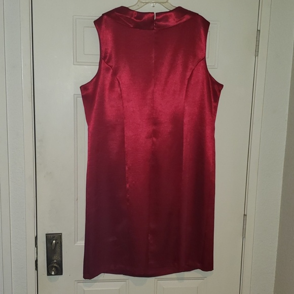 Dress - Picture 3 of 5